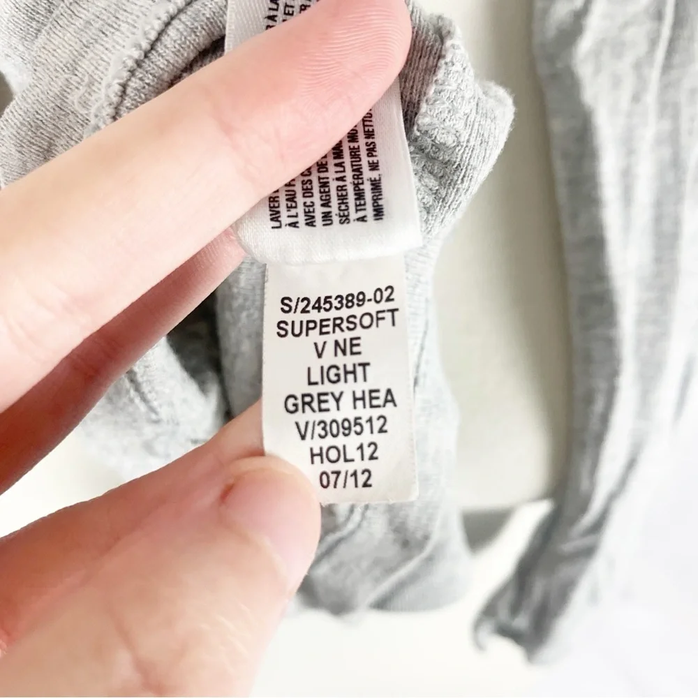 GAP Supersoft V-Neck Long Sleeve Tee (XS) – Pima Cotton Modal, Light Grey - Picture 8 of 8